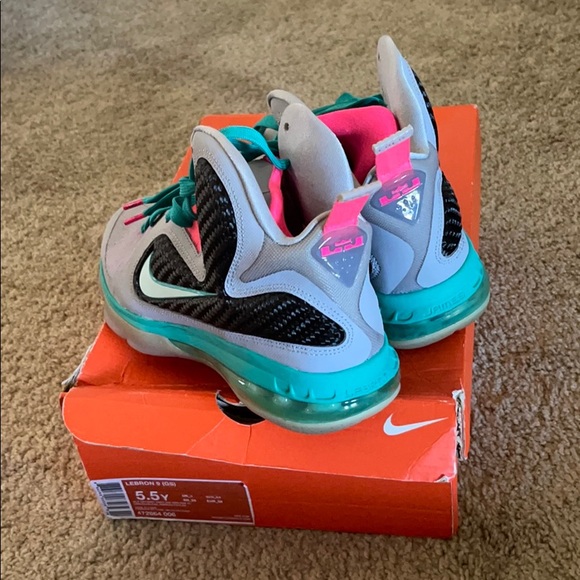 Lebron south beaches 9 GRADE SCHOOL 5.5 - Picture 3 of 4